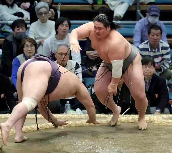 新十両・藤天晴が白星発進　締め込みは師匠の元大関・武双山の似たシルバー　明け荷も借りて「気が引き締まる」