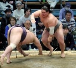 新十両・藤天晴が白星発進　締め込みは師匠の元大関・武双山の似たシルバー　明け荷も借りて「気が引き締まる」