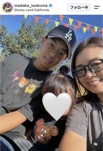 長女と末っ子は「２０歳差」　岩隈久志氏、美人妻が家族ショットを公開　長男は顔出し「楽しそう！」