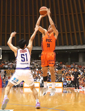 【バスケ】ベルテックス静岡２連勝ならず　サイモン拓海３ポイント４発決めるも岡山に７３―９４