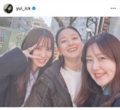 市川由衣、人気女優と豪華３ショットに衝撃！「撃ち抜かれる美しさ」「二児の母に見えない」