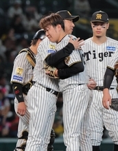 【阪神】藤川球児監督「続けてもらいたかった」「本当に辞める選手なのか」「もっともっと見たかった」現役最終登板を終えた西勇輝に熱いメッセージ