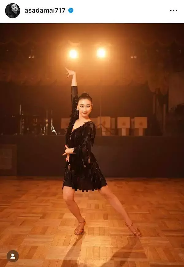 浅田舞、お笑いタレントとダンスコラボ！黒ドレスのワンシーンに「女神様降臨」「美しすぎてため息です」