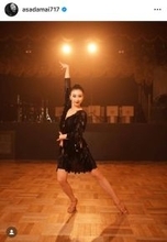 浅田舞、お笑いタレントとダンスコラボ！黒ドレスのワンシーンに「女神様降臨」「美しすぎてため息です」