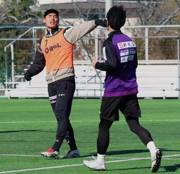 【Ｊ２藤枝】槙野監督が新人にゲキ「高卒ルーキーは苦労した方が」…１６日から鹿児島キャンプ「勝ちグセを」