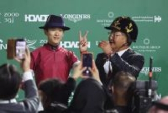 サウジカップ連覇のフォーエバーヤングに海外メディア「昨年より楽なレース運び」「永遠に語り継ぐことに」