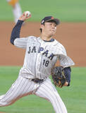 「山本由伸が球場入りで侍ジャパン全３０選手が合流　ＷＢＣ初陣・台湾戦の先発最有力　世界一ドジャースのエースがついに登場」の画像1