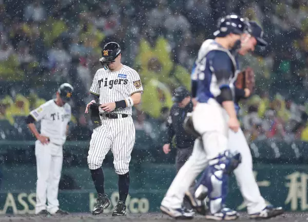 【阪神】佐藤輝明が３日の小幡に続くダブルエラー　藤川監督「全く問題ない」連日の拙守で今季２度目の３連敗　