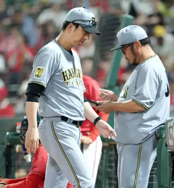 【阪神】藤川球児監督が怒気「また明日普通に試合をするだけ」８回の佐藤輝明に対する危険ボールに鬼の形相、前夜死球の前川右京は右肩甲骨骨折の重傷で長期離脱