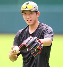 【巨人】戸郷翔征がジョギングと傾斜で軽めのキャッチボールを再開「最後の数試合でもチームに貢献できたら」左太もも裏の肉離れでリハビリ