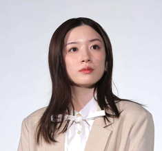 永野芽郁、１年５か月ぶりに公の場に登場　ブラックドレス姿で笑顔で報道陣に手を振る　東京国際映画祭レッドカーペット