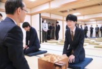 指し初め式で新成人・藤本渚七段「法的にも大人。覚悟を持って臨みたい」…関西将棋会館