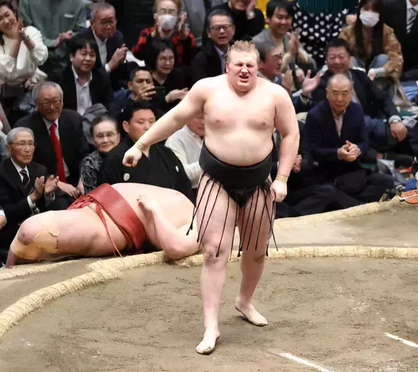 安青錦が２場所連続優勝　新大関Ｖは２００６年夏場所の白鵬以来　新関脇、新大関の２場所連続Ｖは双葉山以来８９年ぶりの快挙　来場所は綱取り…熱海富士との優勝決定戦制す