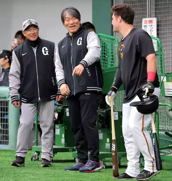 【巨人】松井秀喜臨時コーチ「コーヒー飲んでいただけ」実はリチャード、石塚に４５分密室指導