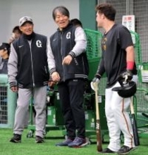 【巨人】松井秀喜臨時コーチ「コーヒー飲んでいただけ」実はリチャード、石塚に４５分密室指導