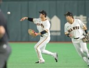 【巨人】ヤクルトも大観衆も騙された！門脇誠の頭脳的フェイクプレーがズバリ！右前打に捕球体勢→一塁走者を封殺で「右ゴロ」…場内大歓声　二塁スタメンに応える“好守”