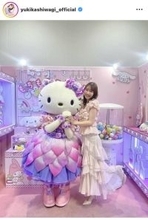 柏木由紀「メロメロになった日」キャラクターとの２ショットを披露！「かあいい〜！」「推しが揃ってる」