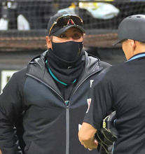 【日本ハム】新庄監督「しっかり決めてもらわないと、出場機会が減ってきますよ」２度のスクイズ失敗を厳しく指摘…借金は再び２に