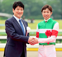 林修が安田記念表彰式プレゼンター「今日勝ったシックスペンスも本当に強い馬」勝利馬たたえる
