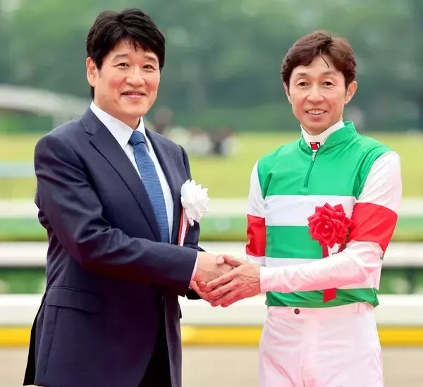 林修が安田記念表彰式プレゼンター「今日勝ったシックスペンスも本当に強い馬」勝利馬たたえる