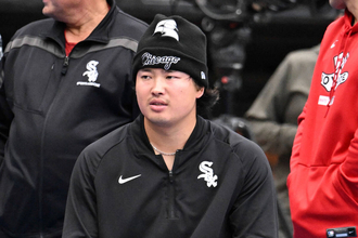 村上宗隆と菅野智之が談笑　３月のＷＢＣでチームメート　前日のメジャー初対決では２本塁打の村上に軍配