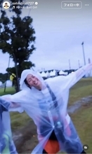 佐藤栞里「ステージがキラキラ」大雨の中、ロッキン参戦！“雨も吹き飛ばす”最高の笑顔が話題「第二の太陽だ」