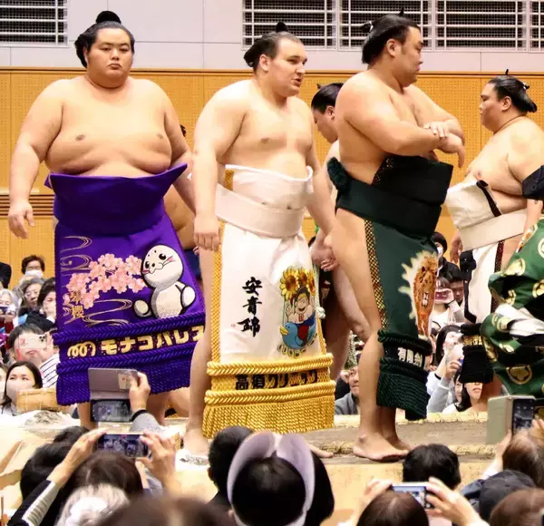 安青錦が「新大関」のアナウンスに「うれしい」　母国・ウクライナの後輩にも再会…長崎・諫早市で冬巡業始まる