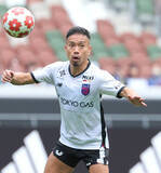 「ＦＣ東京、日本代表ＤＦ長友佑都との契約更新発表「正面突破」Ｊリーグから日本人初の５大会連続Ｗ杯目指す」の画像1