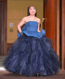 「佐久間朱莉　ゴージャスなドレスで登場！　年間女王祝勝パーティーで　樋口久子氏「素晴らしい選手」」の画像1