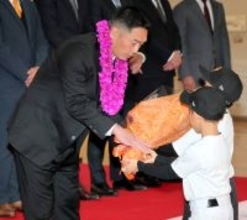 【巨人】１軍首脳陣、外国人がキャンプ地宮崎入り　阿部監督「１４年ぶり日本一を目指して」