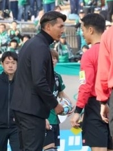 【Ｊ２藤枝】槙野智章監督が初勝利　抗議でイエローもらうも「流れを変える狙いがあった。スイッチが入ったのではないか」狙いズバリ菊井２ゴール