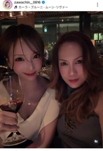 有名タレントの母が「美魔女過ぎる」「受け継いだのか」顔出しに驚がく「美人親子」ざわちんが公開