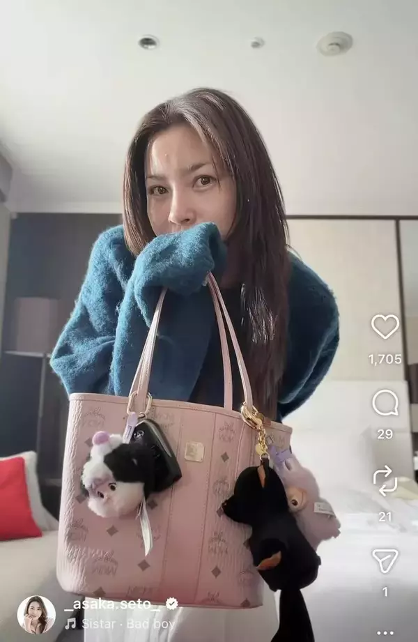 瀬戸朝香、「お気に入り」ブルーグリーンのニットを着たラフな姿が「美しすぎます」「ただただカワイイ」