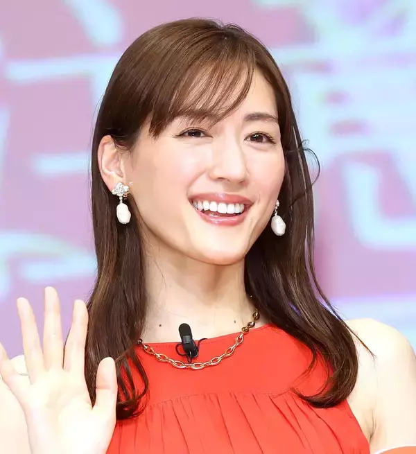 いつもと全然違う！綾瀬はるかの姿に驚き…「すっぴん」「大人の香り」雰囲気一変したアンニュイな姿
