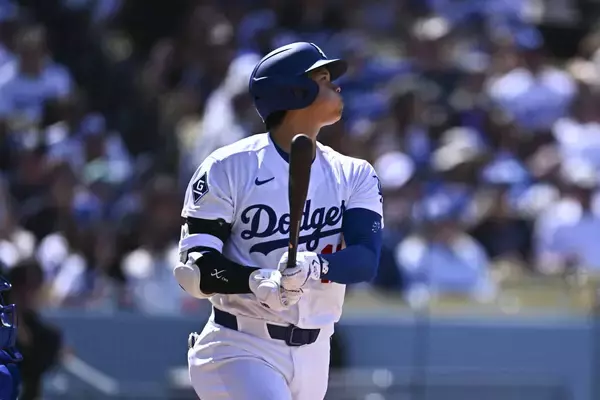 大谷翔平に１２戦＆５３打席ぶり待望７号　着弾を見届け思わず天を見上げて安堵の表情、ベンチでナインが大歓迎…逆方向への衝撃弾に本拠地熱狂