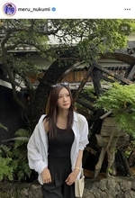 めるる、白シャツコーデがお似合い！「夏感じる服〜」「スタイル抜群で可愛い」「顔ちっちゃ！」