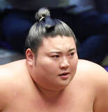 「元十両の幕下・大花竜が勝ち越しに王手　「場所前は調子が良くなかったがいまのところは体が動いている」」の画像1