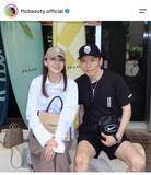 「「美のカリスマ」君島十和子さん　ラブラブ夫婦ショット「エルメスですか」「美男美女」「ステキ」憧れる声」の画像1