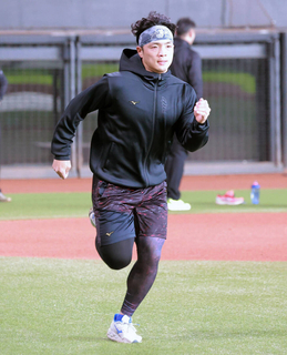 【日本ハム】開幕「４番・三塁」の郡司裕也が自主トレ公開　新庄監督の意思確認し「サードで１年間出続けたい」