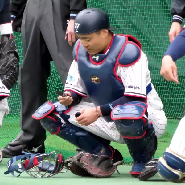 【ヤクルト】ＷＢＣ日本代表の中村悠平、ハプニングにもめげず　ピッチコム使用で“ブルペン入り”「本番では…」