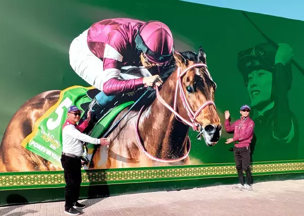 「世界遺産に」「とんでもなく豪華」イケメン騎手のオフショットにネット騒然　サウジ遠征中の坂井瑠星騎手