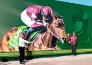 「世界遺産に」「とんでもなく豪華」イケメン騎手のオフショットにネット騒然　サウジ遠征中の坂井瑠星騎手