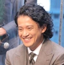小栗旬？！４３歳「前髪が…」最新姿にフォロワーくぎ付け　実は社長「おぐりん」豪華３ショット