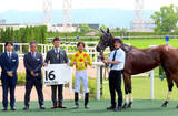「「面白馬名デーか」「まさかの口取り！」早すぎる！？時間の珍名馬激走にネットはお祭り騒ぎ　京都１Ｒのオヤツノジカン」の画像1