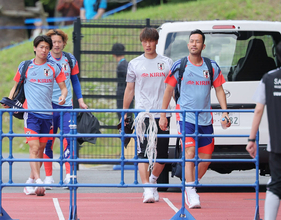 【Ｗ杯】いよいよ日本代表が始動…アイスランド戦限定で電撃招集の吉田麻也も練習場入り