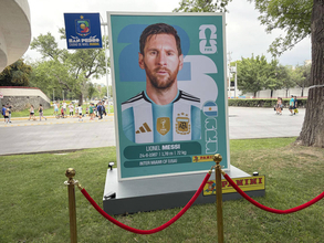 【Ｗ杯記者日記】総枚数９８０種類のＷ杯ステッカー大人気で世界的に大流行