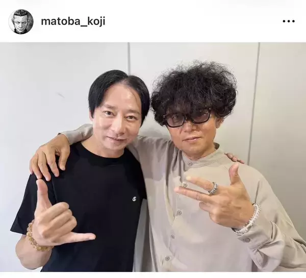 パーマ姿の的場浩司、植毛手術明かしたいしだ壱成と肩組み２ショット「気持ちのいい男だ！」