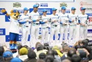 【日本ハム】ドラ２・エドポロの今年の漢字は…「プロ野球で『王』になる」　格闘家の兄・キングの名前もアピール「ぜひ応援して」