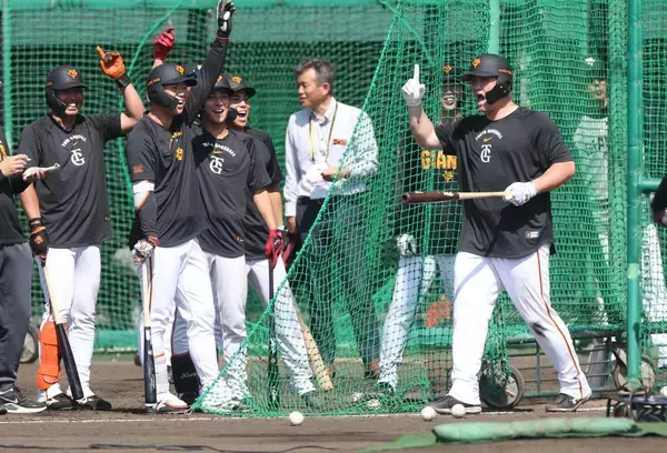 【巨人】即席マシン打ちミニゲーム　ウィーラー打撃コーチの発案で「打撃ポイント」を競争