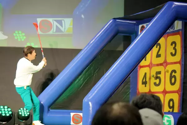 関根勤、若さの秘けつは５１年続けるゴルフ「運動して健康的で、グッズを追うからボケない」週１日はゴルフ